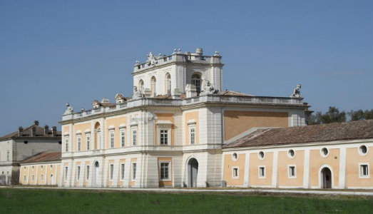 Affacciati al balcone della Reggia di Carditello Affacciati al balcone della Reggia di Carditello